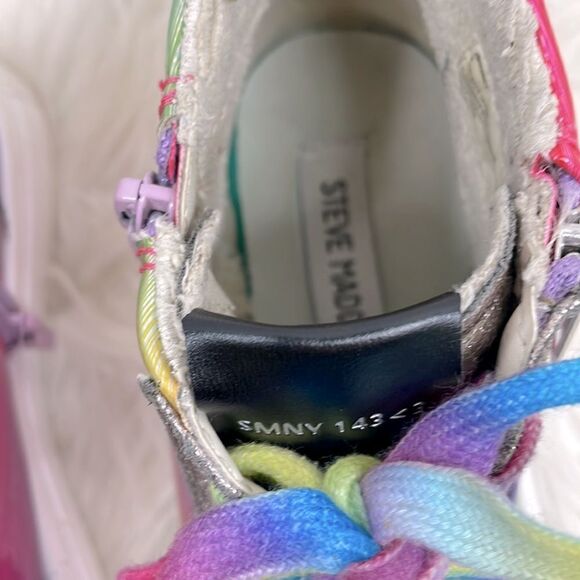 Steve Madden | Holographic high top sneakers 3.0 rainbow laces. - Picture 5 of 11